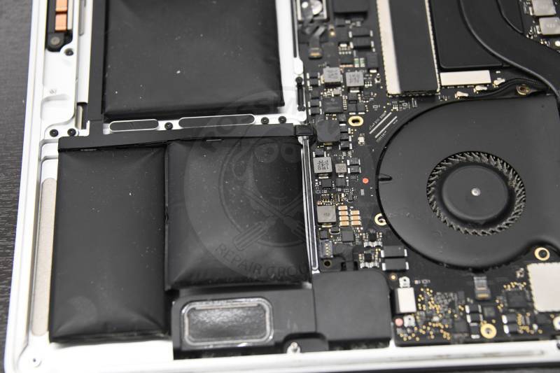 macbook battery not charging